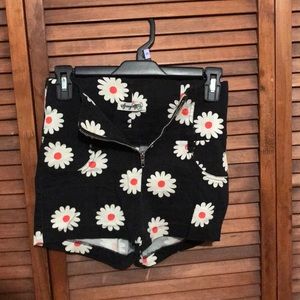 High waisted daisy printed shorts
